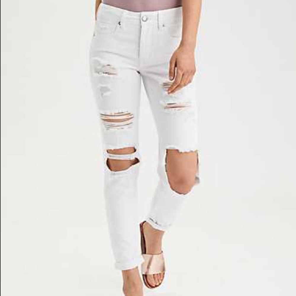 White American Eagle ripped jeans SIZE 6